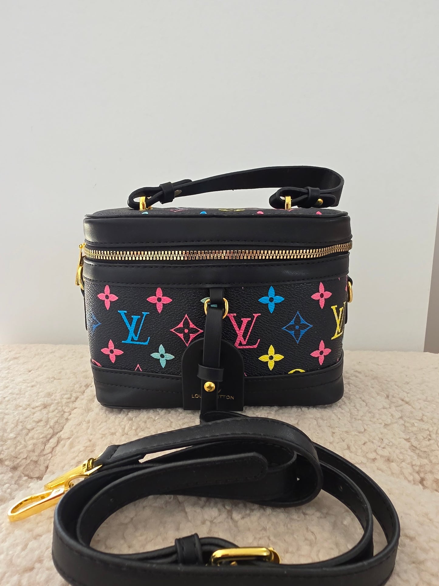 L.v box zwart