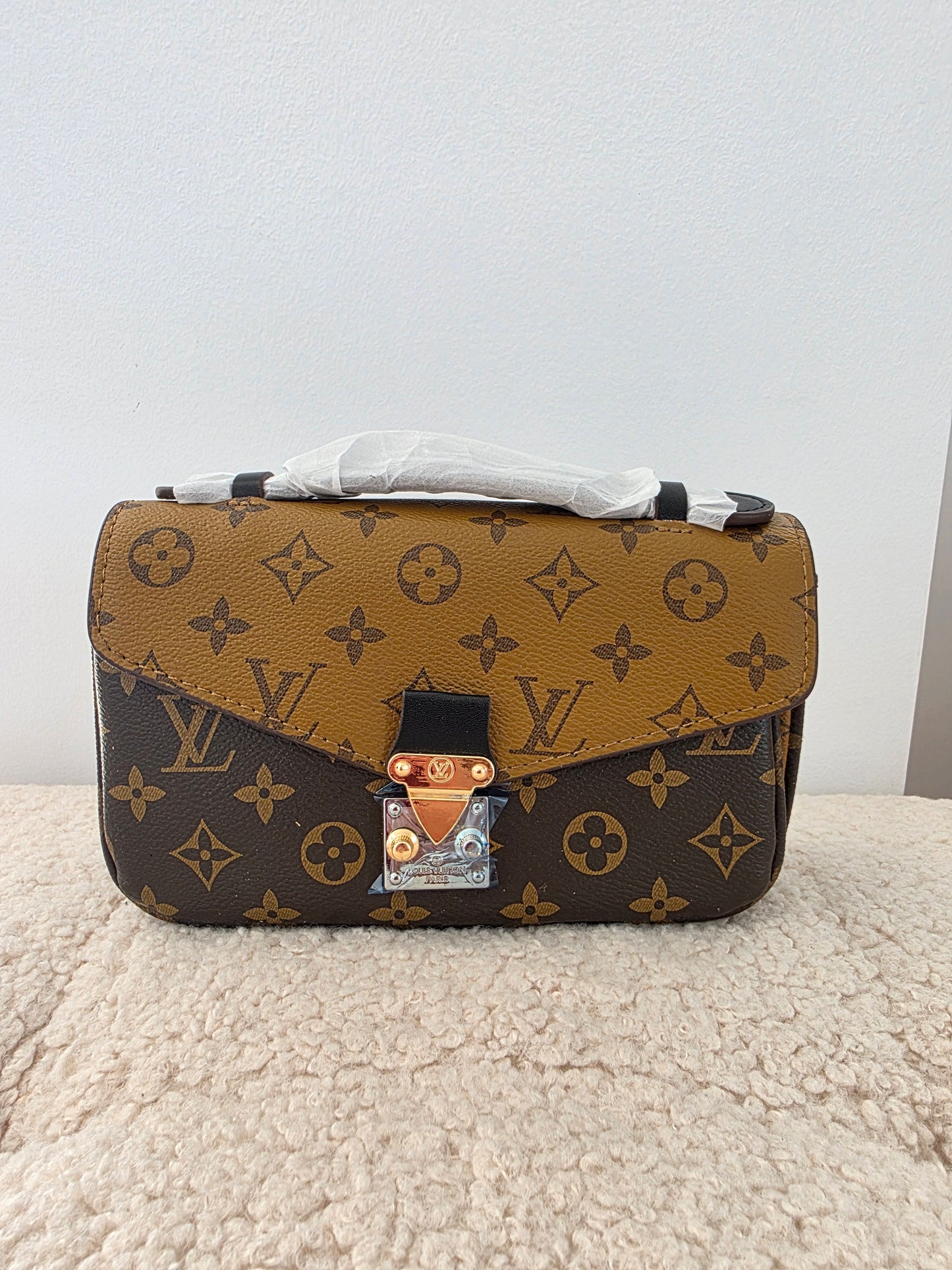 L.v mini metis 2 colour
