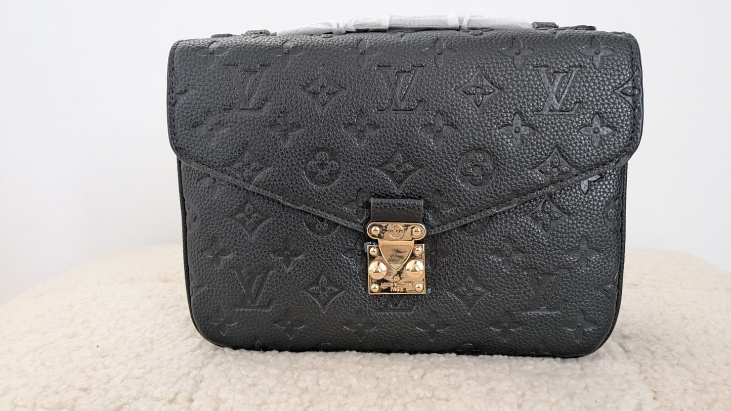 L.v Metis bruin en zwart , beige AAA kwaliteit