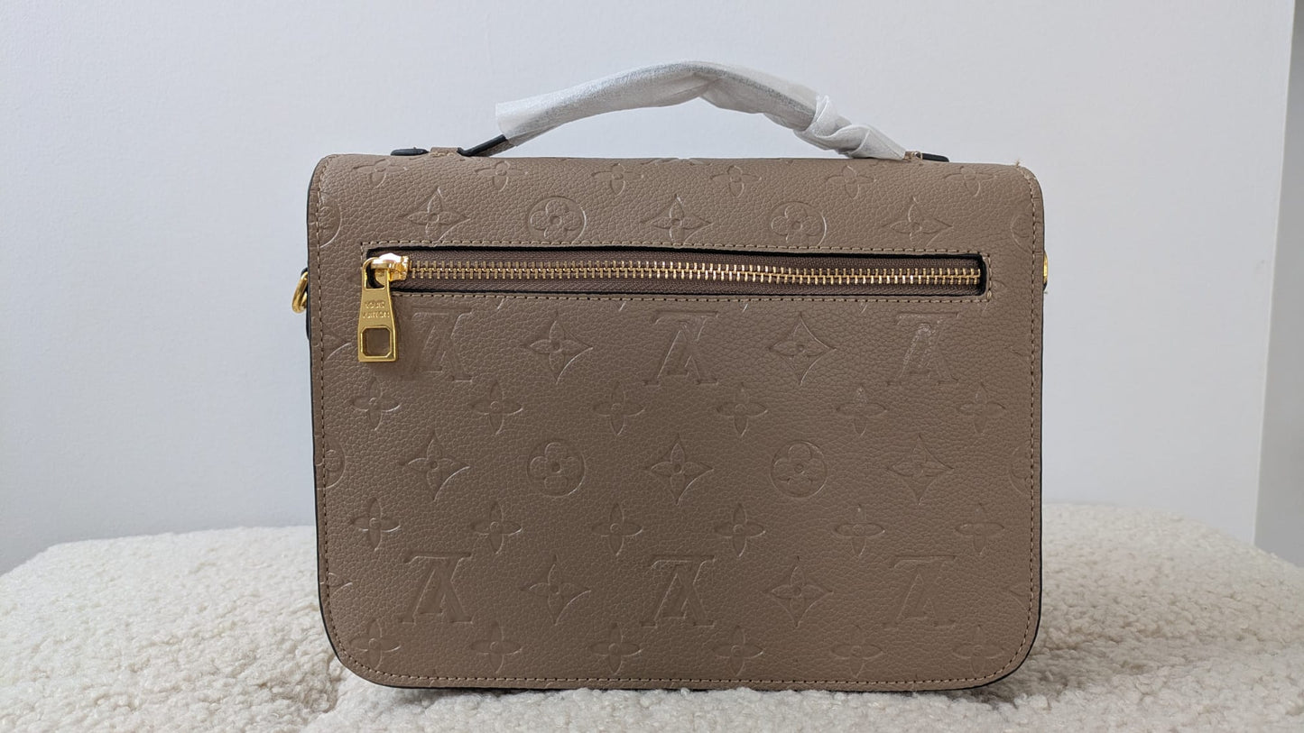 L.v Metis bruin en zwart , beige AAA kwaliteit