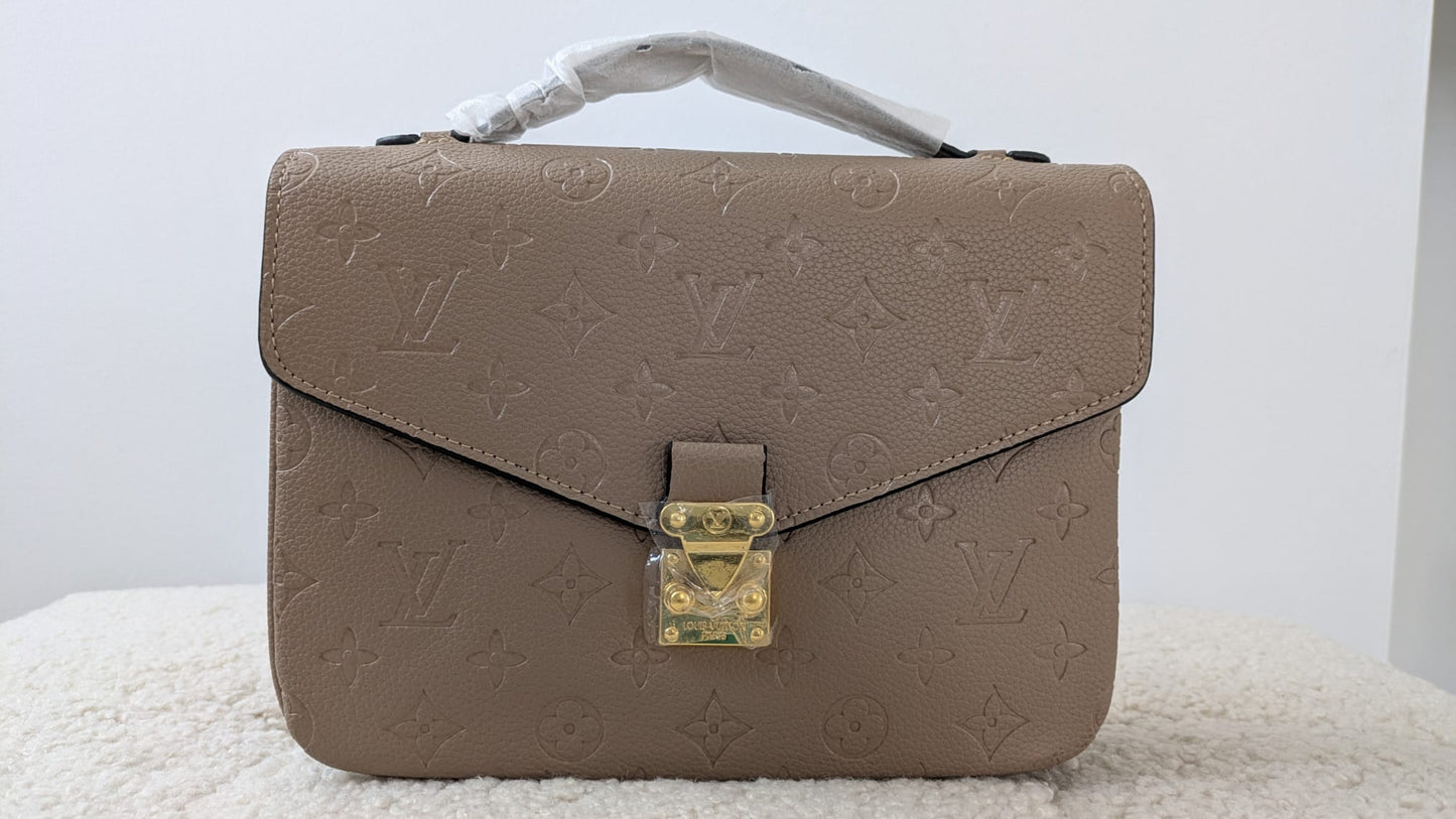 L.v Metis bruin en zwart , beige AAA kwaliteit